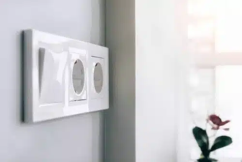 Quels sont les avantages de choisir les prises et interrupteurs Legrand Dooxie pour mon domicile ?