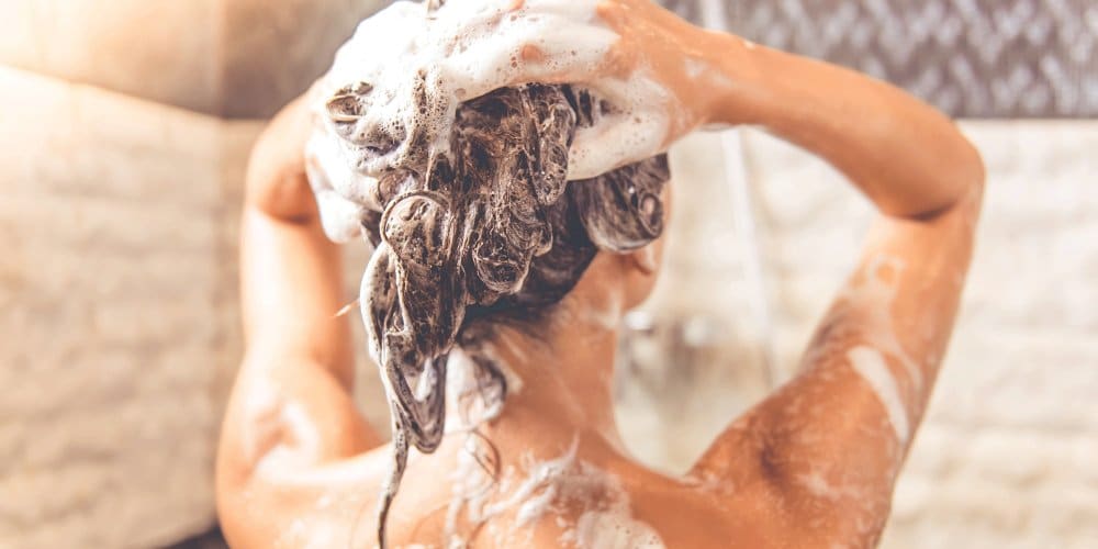 Faire son shampoing : recettes maison pour tous types de cheveux