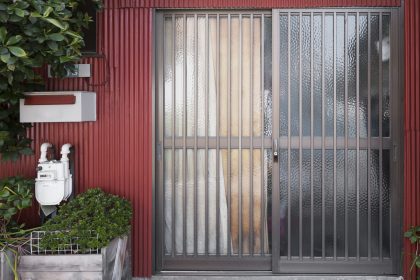 Porte d'entrée acier RPT sur mesure : performances thermiques et design, ce qu'il faut savoir